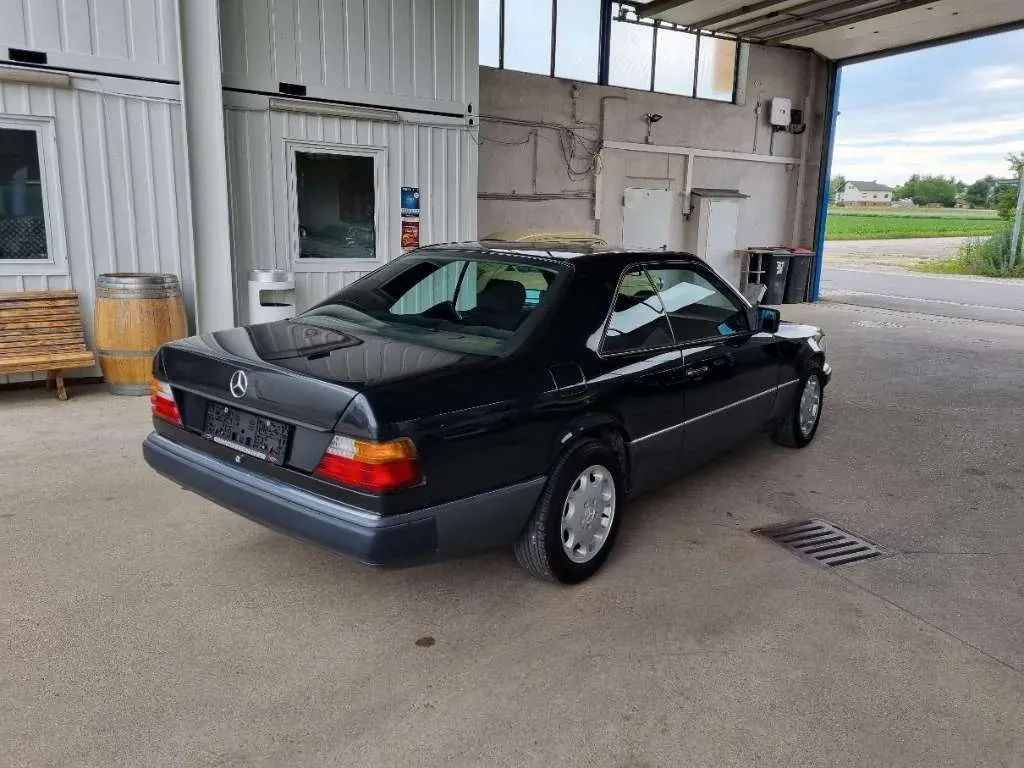 Mercedes-Benz E-Class 1991 photo 5
