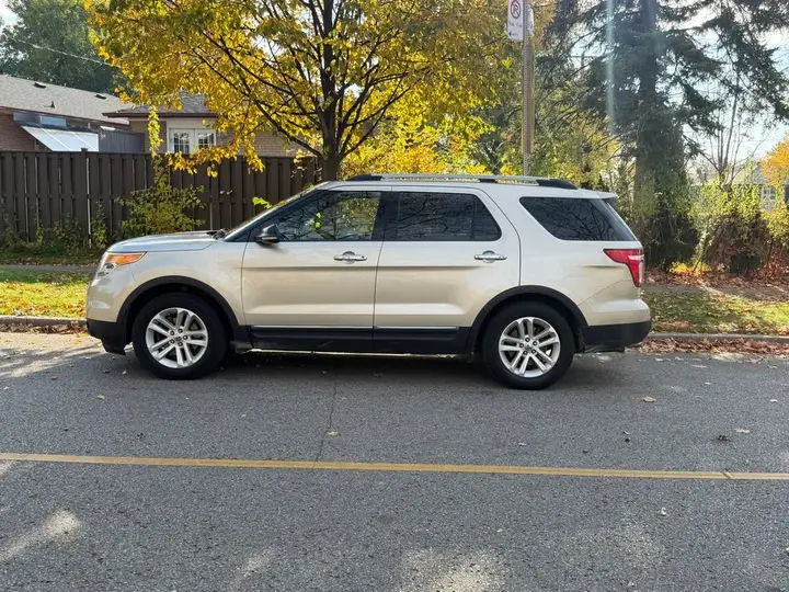 Ford Explorer 2012 photo 2