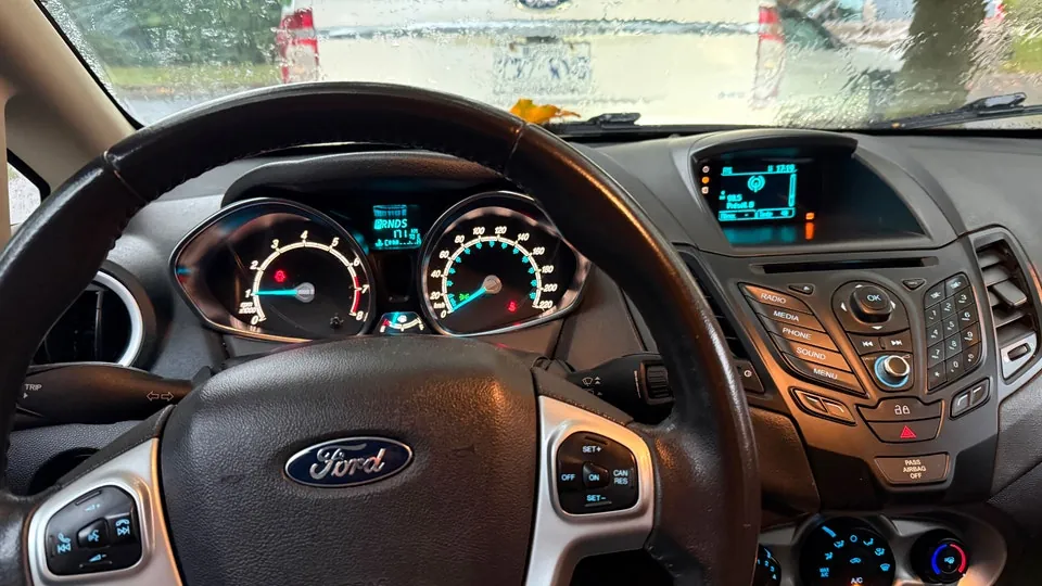 Ford Fiesta 2015 photo 5