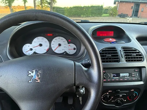 Peugeot 206 2002 photo 4