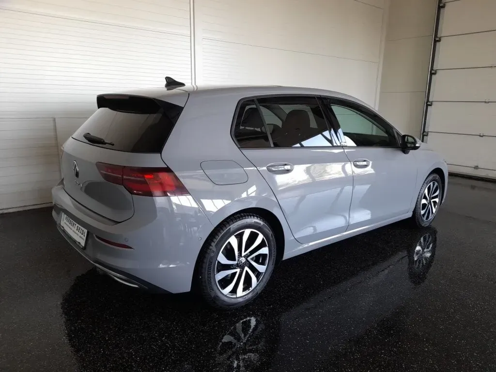 Volkswagen Golf 2022 photo 2