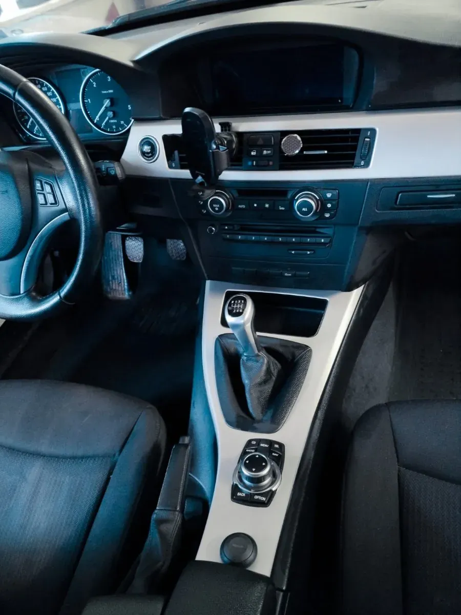 BMW 3 Series 2011 photo 3