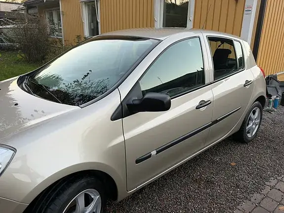 Renault Clio 2007 photo 2