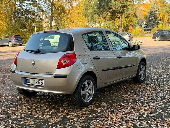 Renault Clio 2007 photo 5
