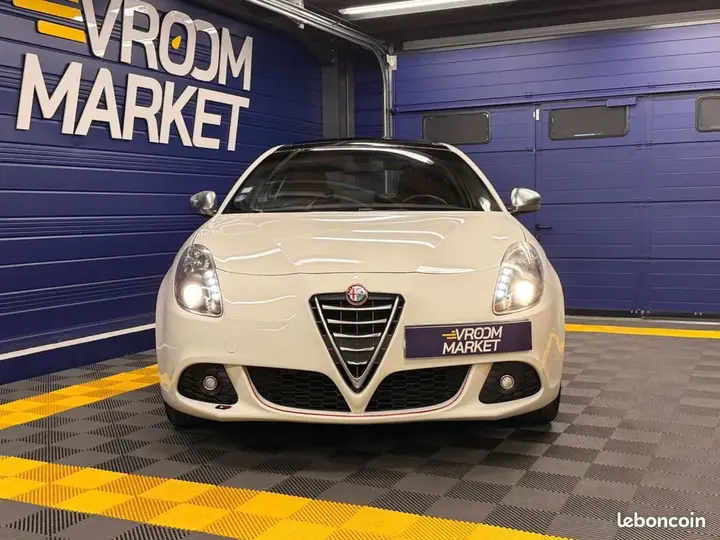 Alfa Romeo Giulietta 2011 photo 2