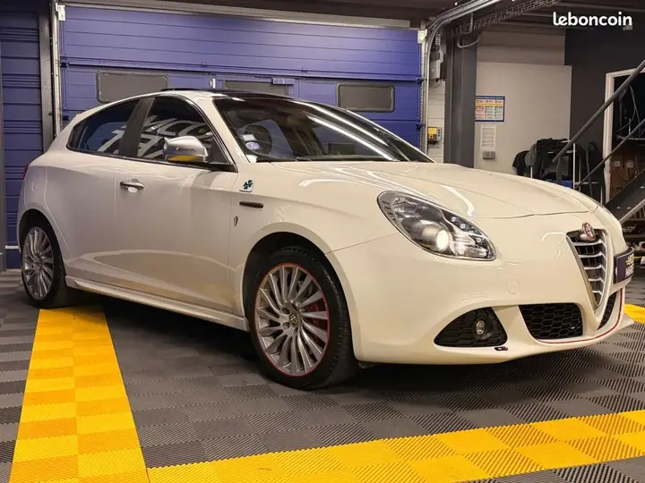 Alfa Romeo Giulietta 2011 photo 3