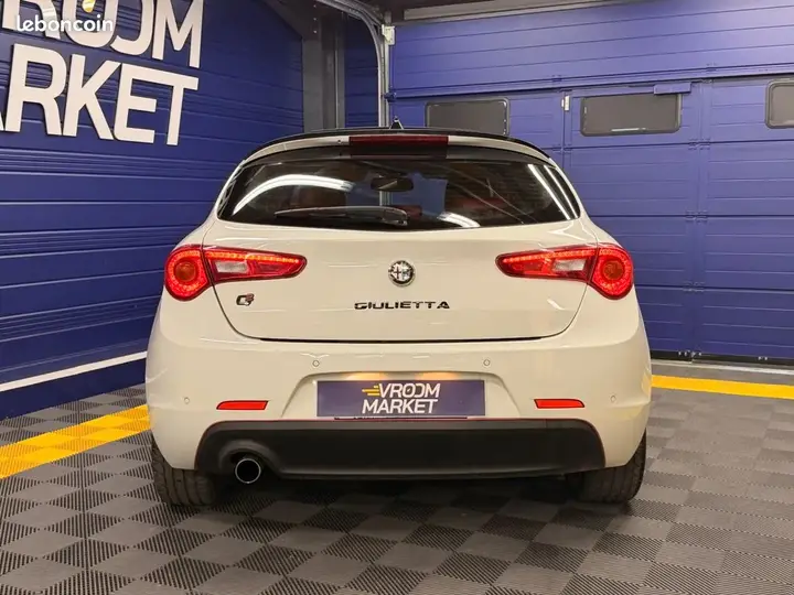 Alfa Romeo Giulietta 2011 photo 5