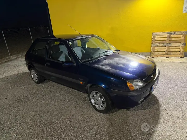 Ford Fiesta 2001 photo 2