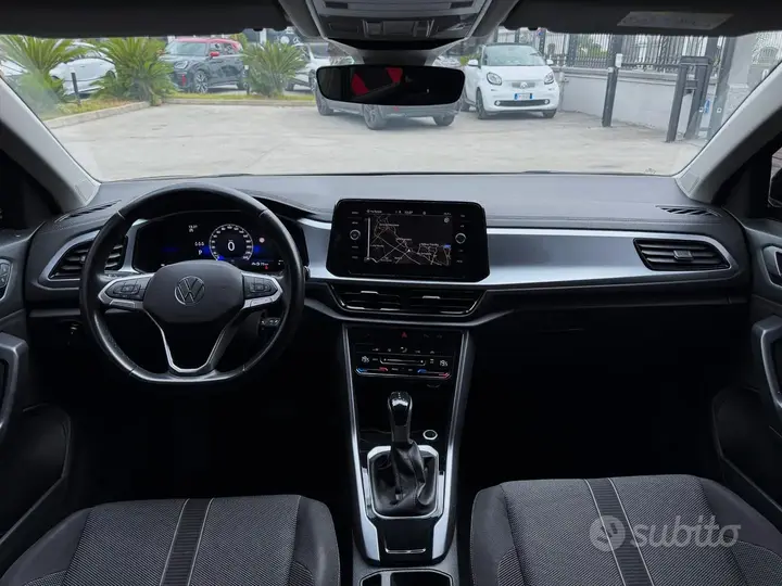 Volkswagen T-Roc 2023 photo 2