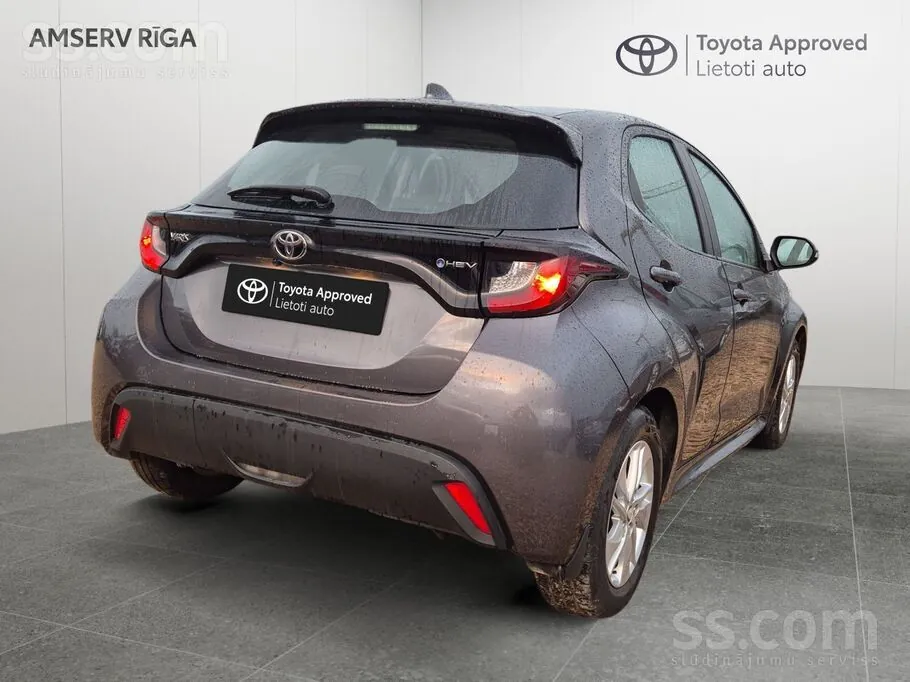 Toyota Yaris 2024 photo 2