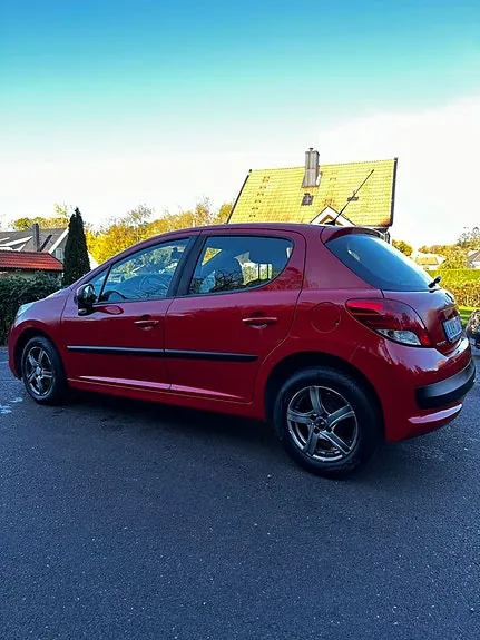 Peugeot 207 2010 photo 4