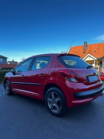 Peugeot 207 2010 photo 3