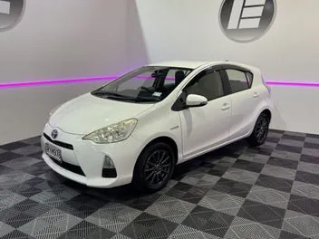 Toyota Aqua 2012 photo 4