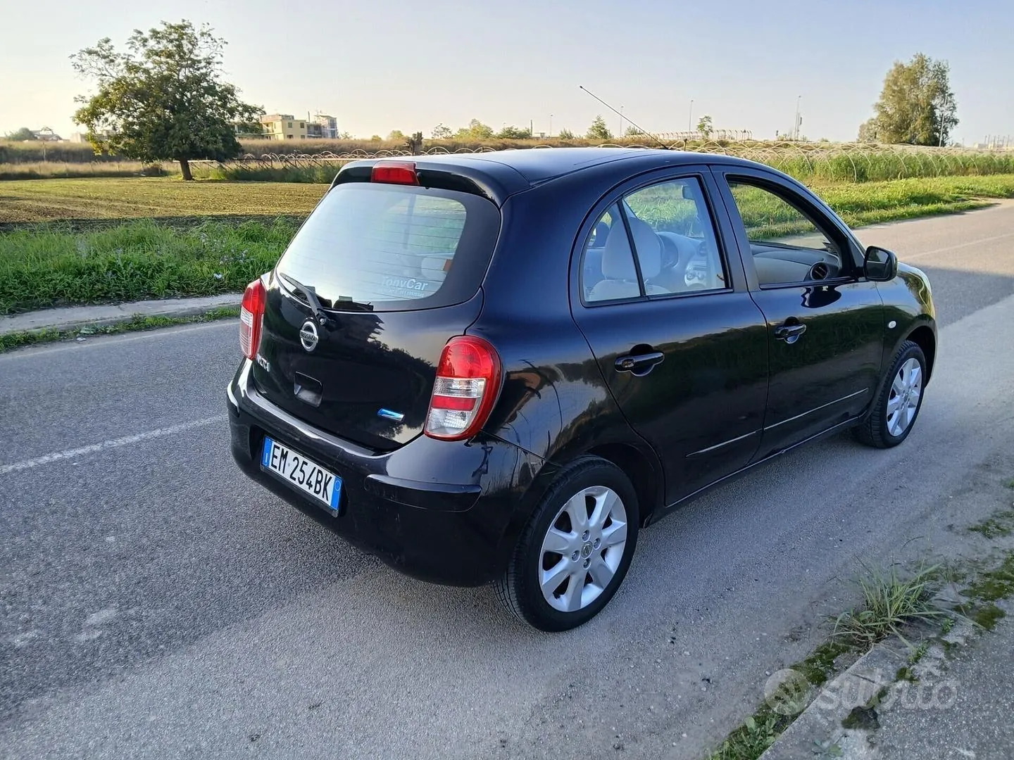 Nissan Micra 2012 photo 4