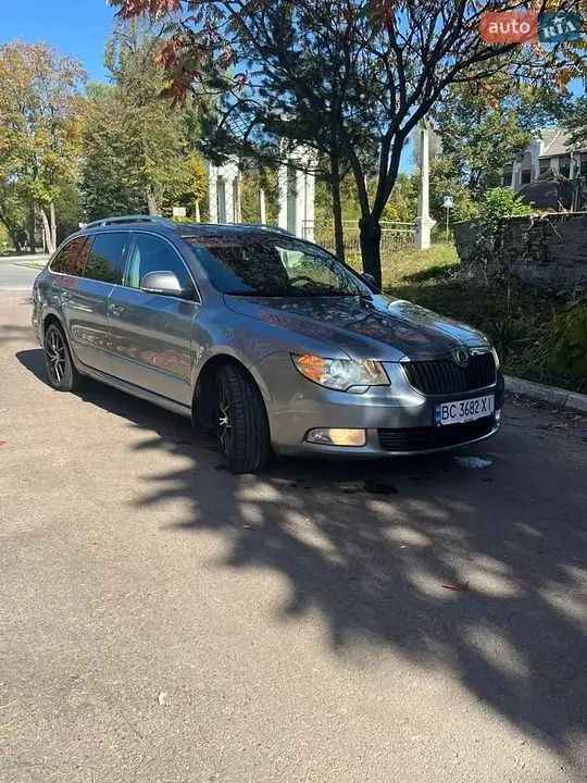 Skoda Superb 2010 photo 2