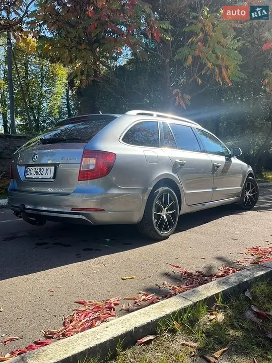 Skoda Superb 2010 photo 4