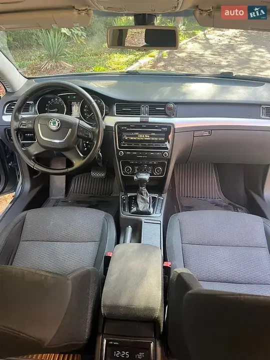 Skoda Superb 2010 photo 3