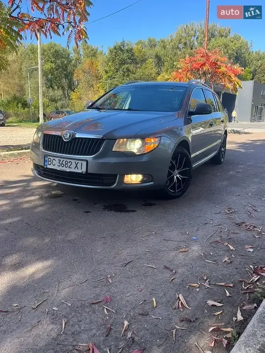 Skoda Superb 2010 photo 5