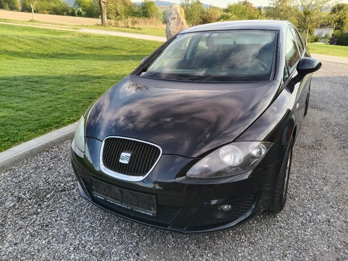 Seat Leon 2012 photo 2