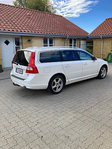 Volvo V70 2010 photo 4