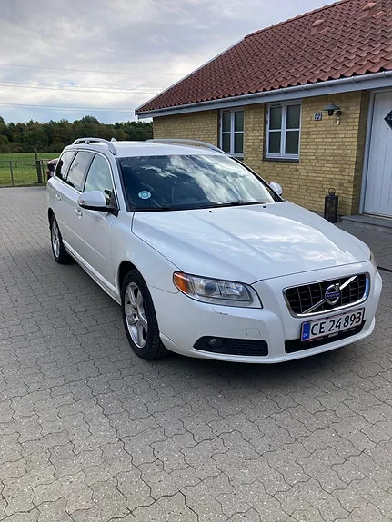 Volvo V70 2010 photo 2