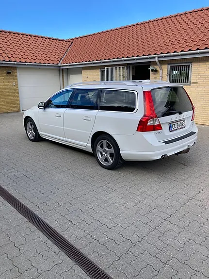 Volvo V70 2010 photo 3