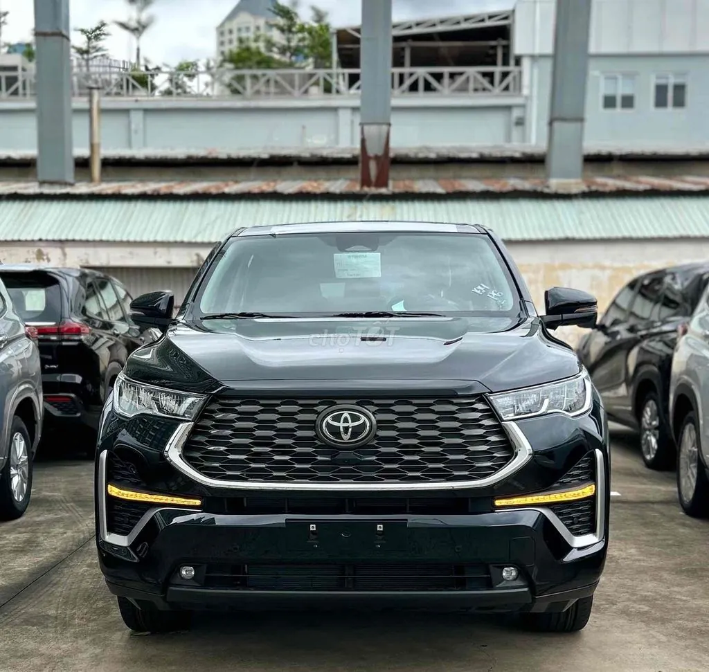 Toyota Innova Cross