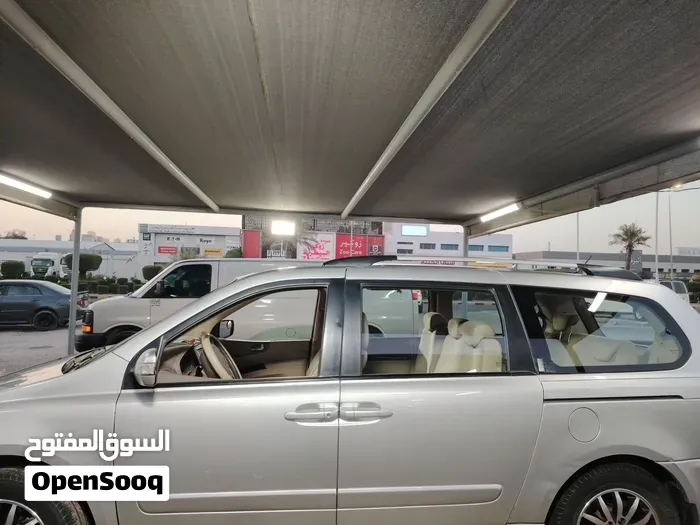 Kia Carnival 2013 photo 3