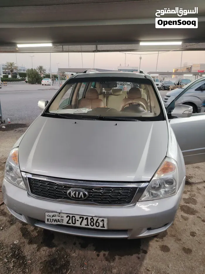 Kia Carnival 2013 photo 2