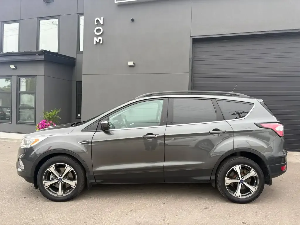 Ford Escape 2018 photo 2
