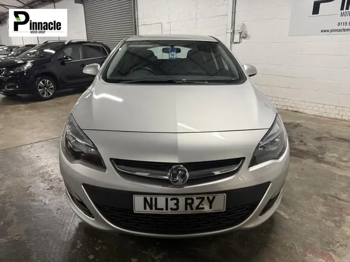 Vauxhall Astra 2013 photo 4