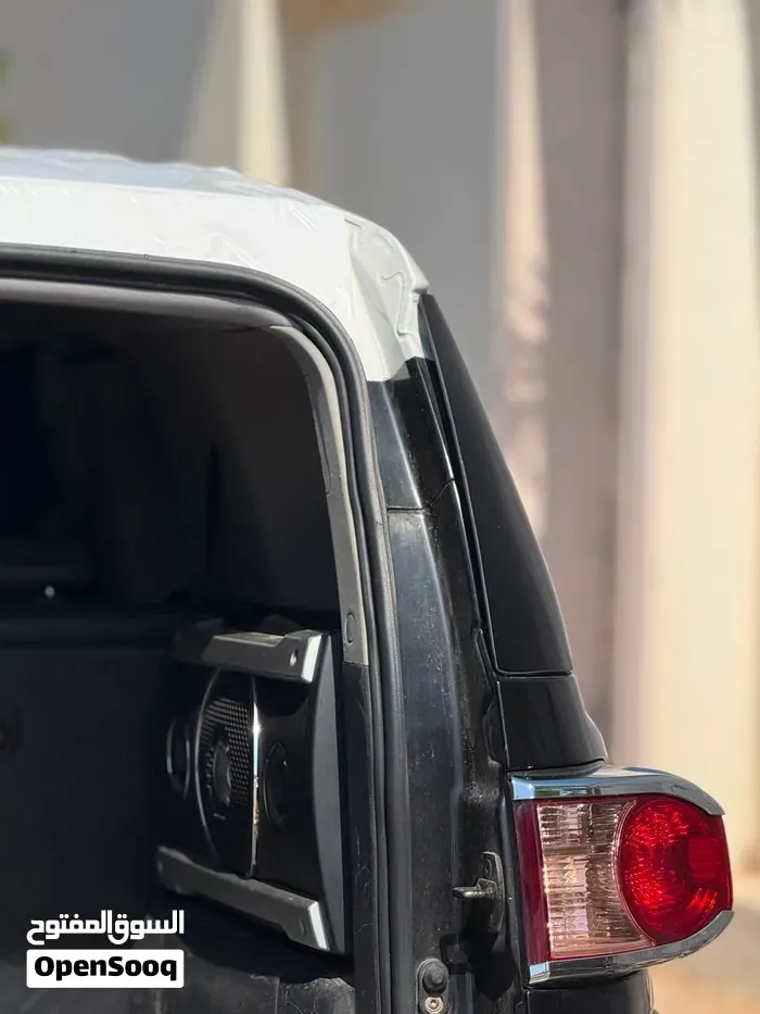 Toyota Fj 2012 photo 2