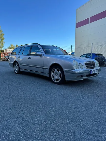 Mercedes-Benz E320