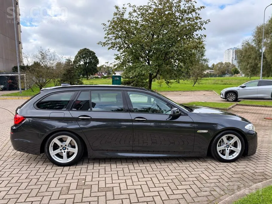 BMW 530 2011 photo 2