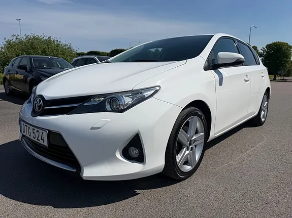 Toyota Auris 2014 photo 2