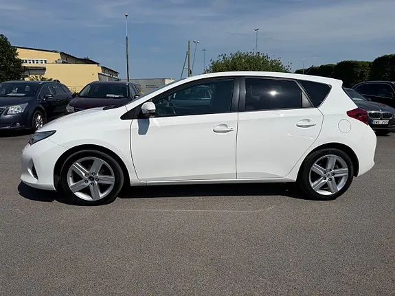 Toyota Auris 2014 photo 3