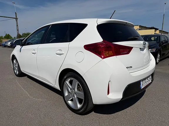 Toyota Auris 2014 photo 4