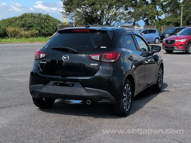 Mazda Demio 2018 photo 4
