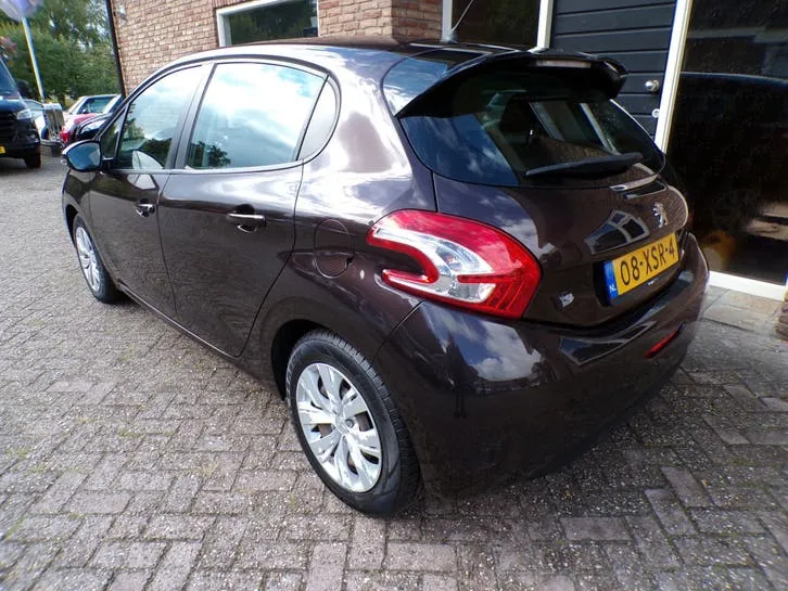 Peugeot 208 2012 photo 3
