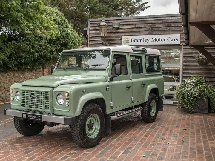 Land Rover Defender 110