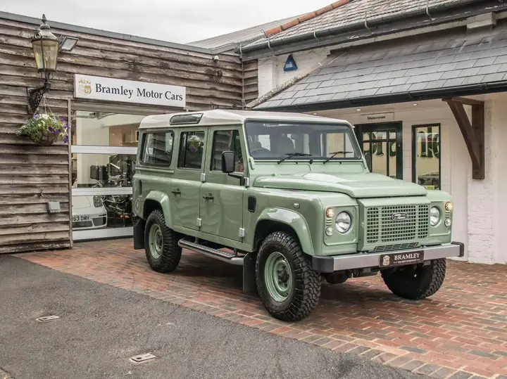 Land Rover Defender 110 2016 photo 2
