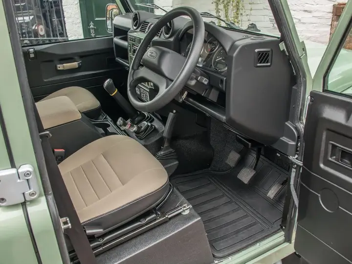 Land Rover Defender 110 2016 photo 3