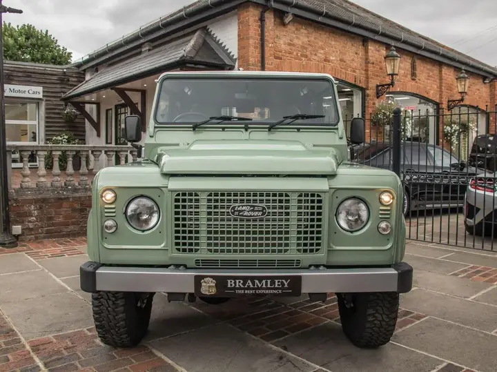 Land Rover Defender 110 2016 photo 5
