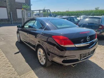 Opel Astra 2010 photo 3