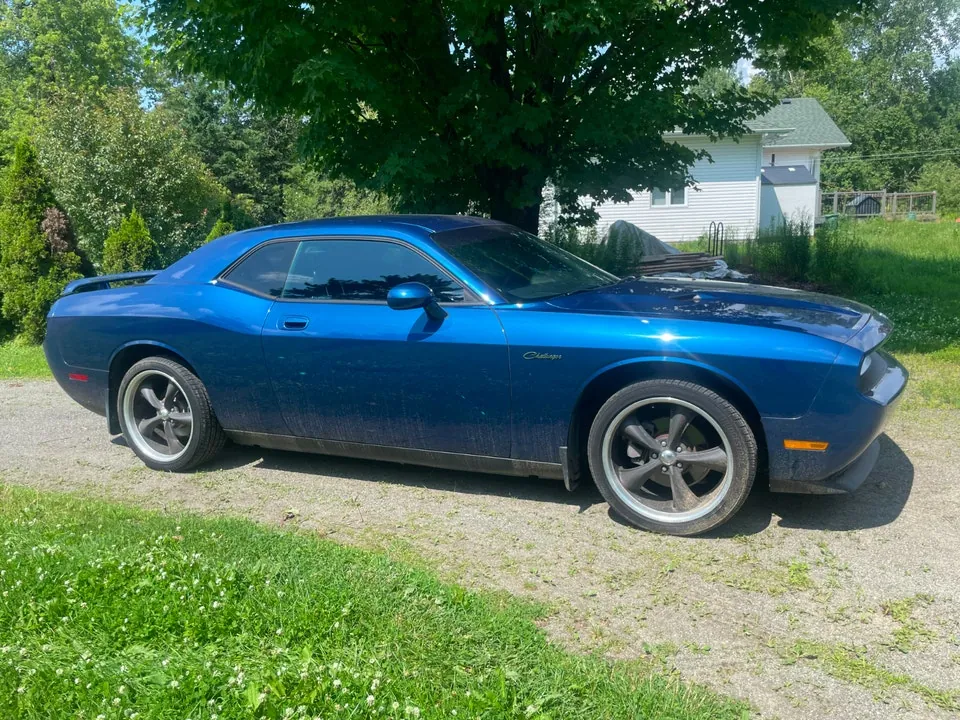 Dodge Challenger 2010 photo 2