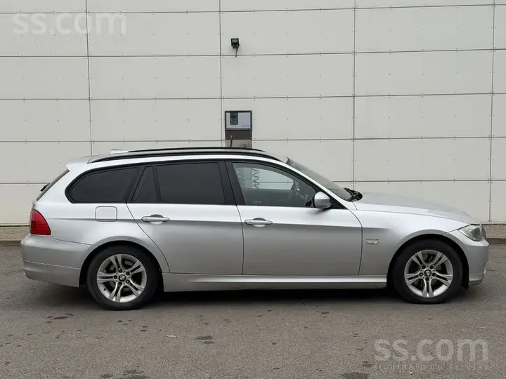 BMW 318 2011 photo 5
