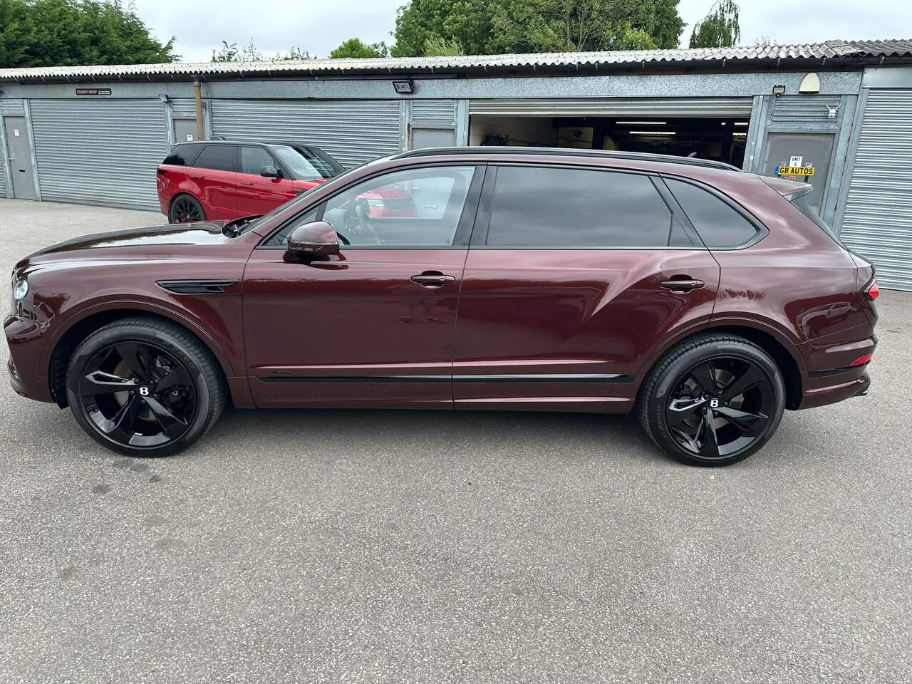 Bentley Bentayga 2023 photo 2