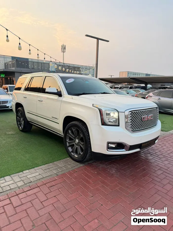GMC Yukon 2015 photo 2