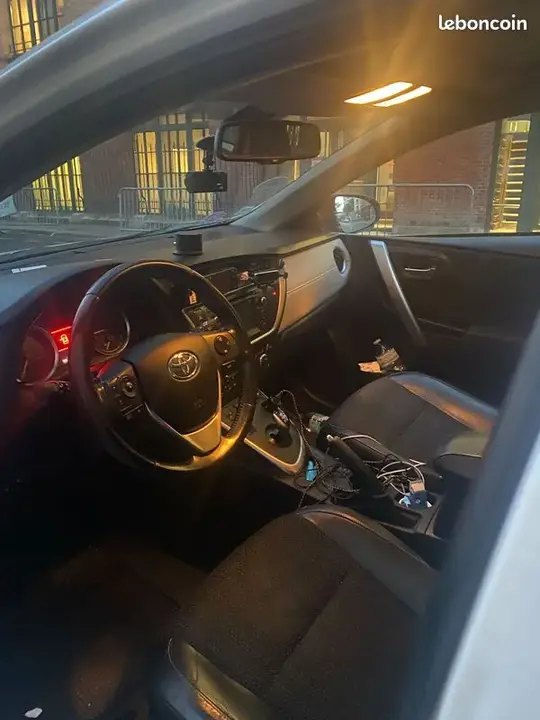 Toyota Auris 2014 photo 3