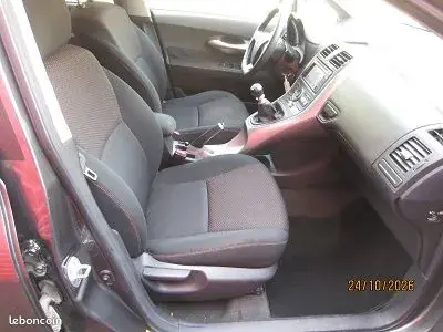 Toyota Auris 2011 photo 5